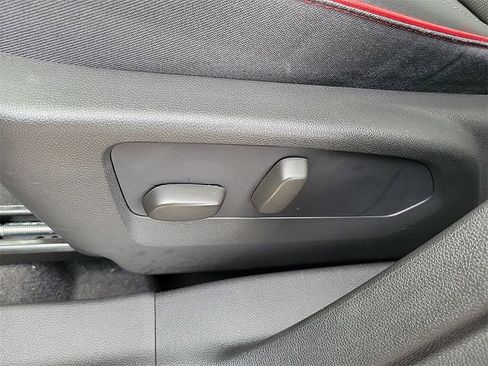 Used 2022 Buick Envision Essence w/ Sport Touring Package image 16