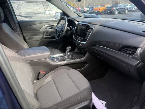 Used 2023 Chevrolet Traverse LT image 5