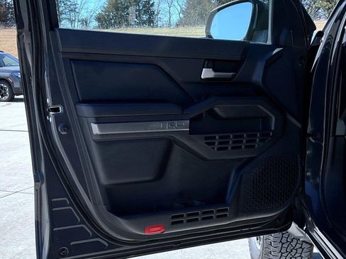 Used 2025 Toyota Tacoma TRD Off-Road image 9