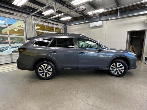 Used 2023 Subaru Outback Premium AWD/4WD image 6