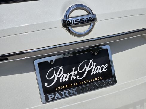 Used 2015 Nissan Rogue SV FWD image 18