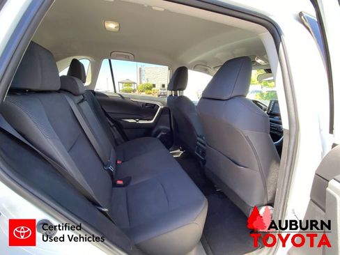 Certified 2022 Toyota RAV4 LE w/ Carpet Mat Package (TMS) AWD/4WD image 17