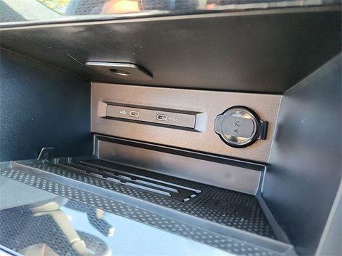 New 2025 Volkswagen Taos SE image 20