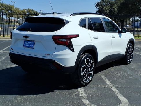 Used 2025 Chevrolet Trax RS w/ Driver Confidence Package image 9