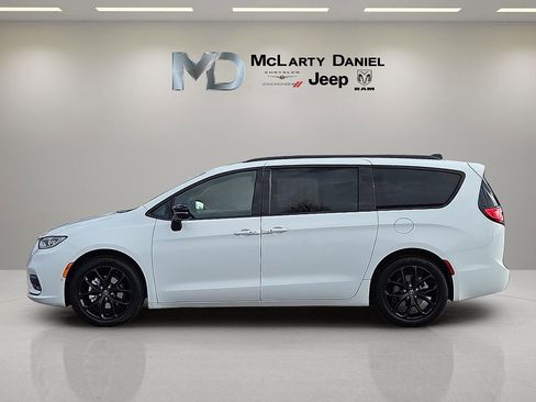 New 2026 Chrysler Pacifica Limited w/ S Appearance Package image 3