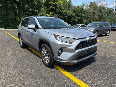 Used 2020 Toyota RAV4 XLE Premium FWD image 7
