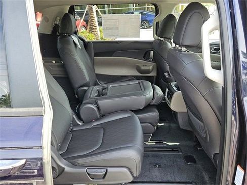 New 2026 Kia Carnival EX image 11