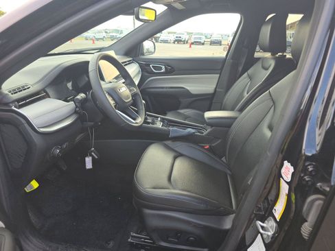 Used 2025 Jeep Compass Limited AWD/4WD image 4