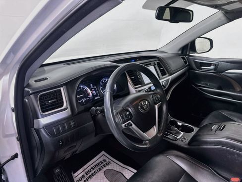 Used 2016 Toyota Highlander XLE AWD/4WD image 9