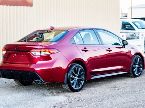 Used 2023 Toyota Corolla SE image 3