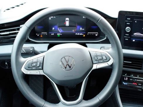Used 2026 Volkswagen Jetta SE FWD image 16