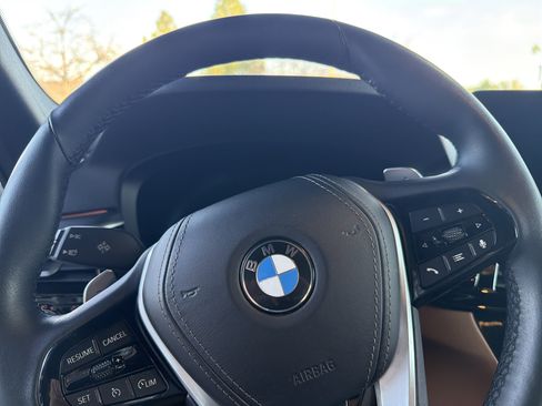 Used 2023 BMW 540i w/ Premium Package image 27