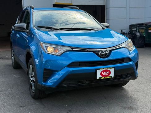 Used 2018 Toyota RAV4 LE image 4