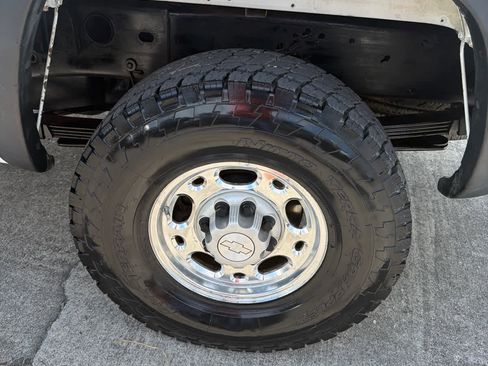 Used 2007 Chevrolet Silverado 2500 W/T w/ Snow Plow Prep Package AWD/4WD image 9