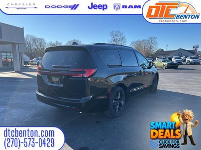 New 2026 Chrysler Pacifica Limited w/ S Appearance Package
