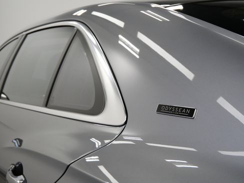 Used 2022 Bentley Flying Spur Plug-In Hybrid image 47