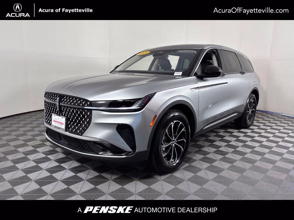 Used 2025 Lincoln Nautilus Premier AWD/4WD image 1