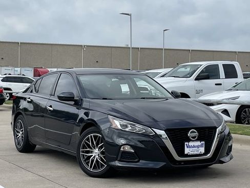 Used 2021 Nissan Altima 2.5 SV FWD image 2