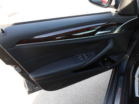 Used 2018 BMW 530i xDrive w/ Premium Package image 15