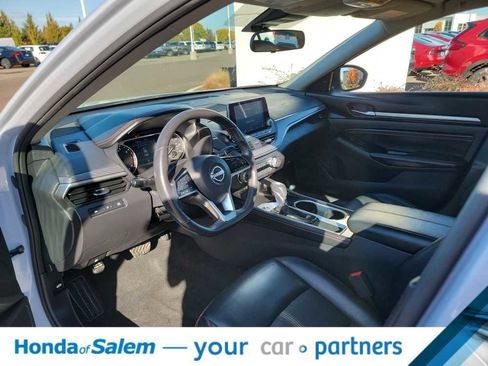 Used 2023 Nissan Altima 2.5 SR image 2