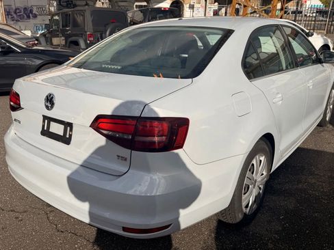 Used 2017 Volkswagen Jetta S image 5