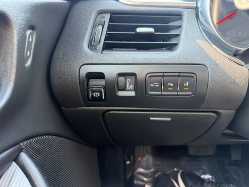 Used 2017 Chevrolet Impala Premier w/ Enhanced Convenience Package FWD image 17