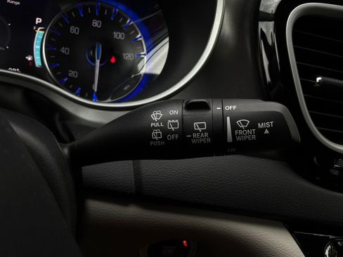 Used 2024 Chrysler Pacifica Touring-L FWD image 45
