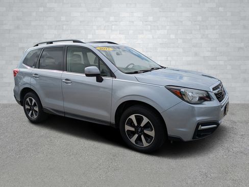 Used 2017 Subaru Forester 2.5i Limited image 2