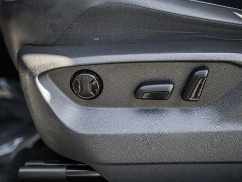 Used 2018 Volkswagen Tiguan SE image 32