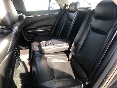 Used 2018 Chrysler 300 Touring L image 10