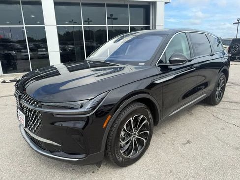 Used 2025 Lincoln Nautilus Premier AWD/4WD image 3