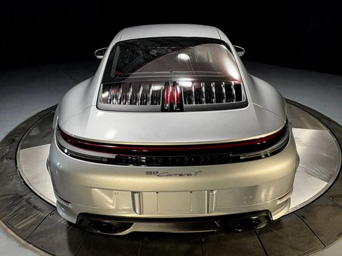 Used 2025 Porsche 911 Carrera T RWD image 4