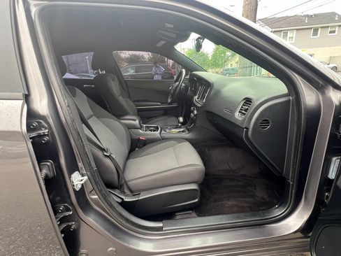 Used 2018 Dodge Charger SXT RWD image 31