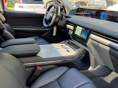 New 2025 Lincoln Navigator L Reserve image 8