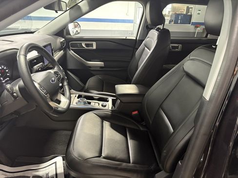 Used 2022 Ford Explorer XLT w/ Equipment Group 202A image 10