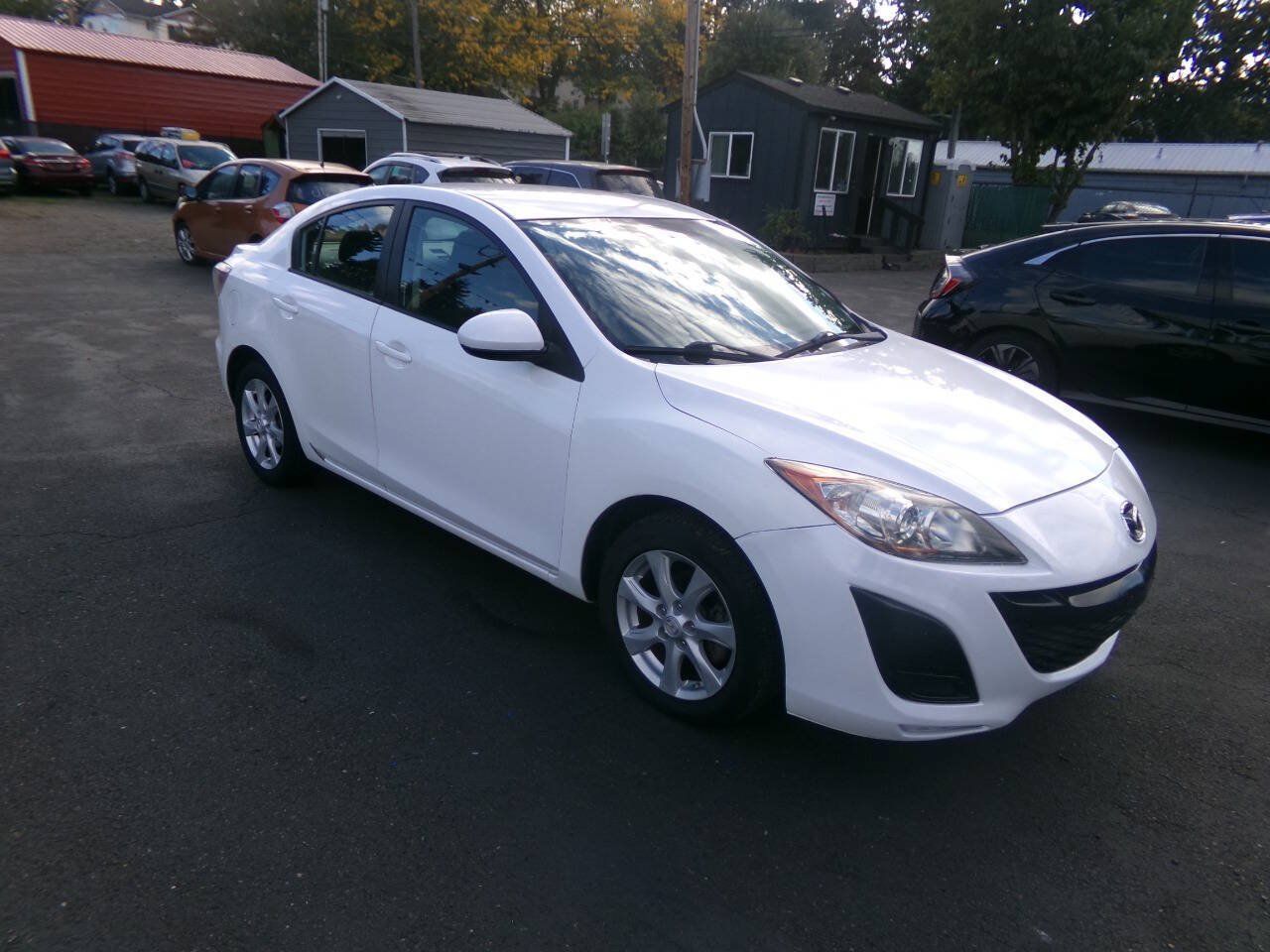 Used 2011 MAZDA MAZDA3 i Touring FWD image 3