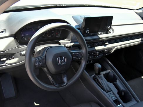Used 2023 Honda Accord EX image 14