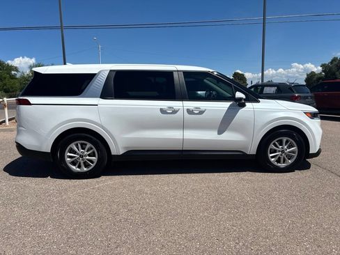 Used 2022 Kia Carnival LX FWD image 6