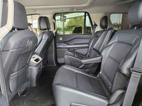 Used 2025 Lincoln Navigator Reserve AWD/4WD image 11