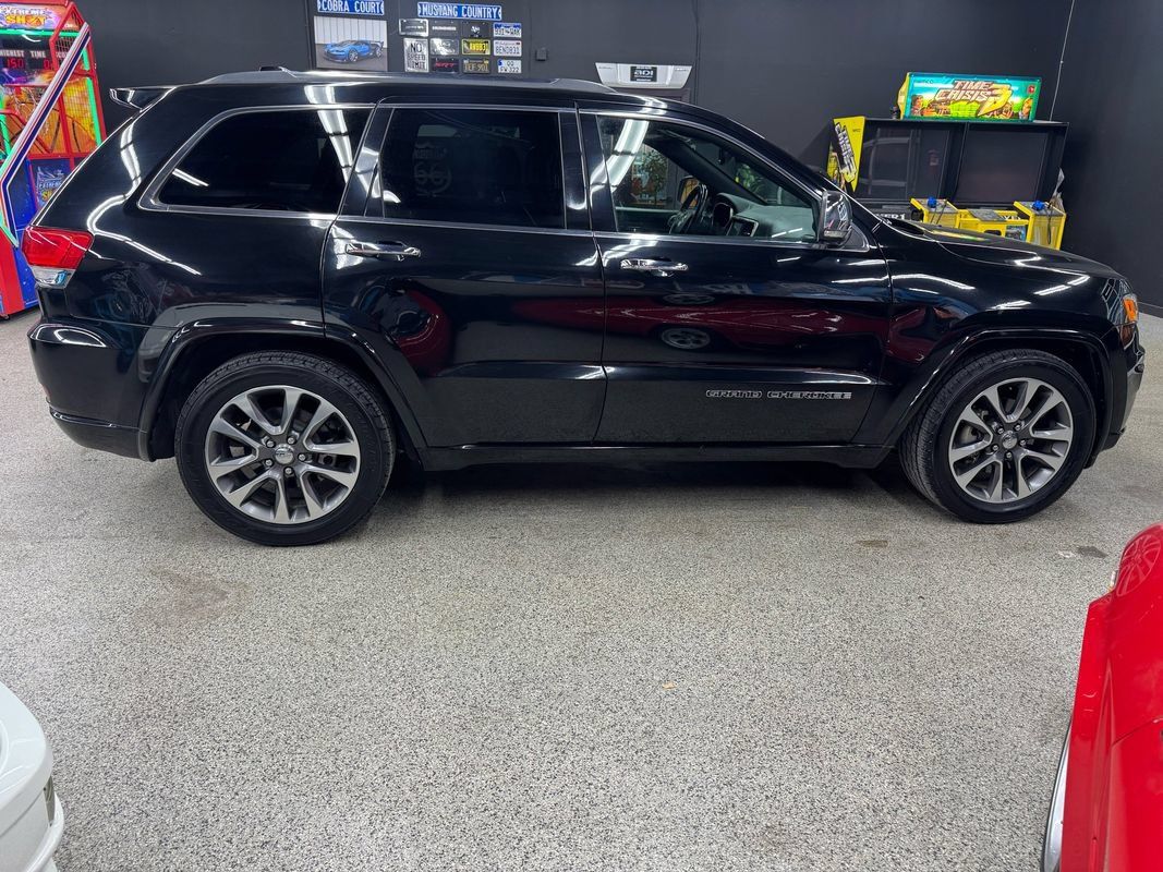 Used 2017 Jeep Grand Cherokee Overland AWD/4WD image 6