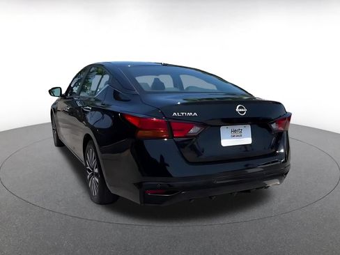 Used 2025 Nissan Altima 2.5 SV FWD image 11