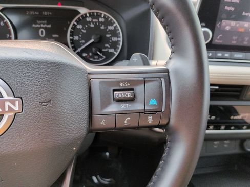 Used 2025 Nissan Rogue SV AWD/4WD image 29