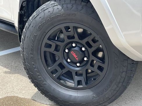 Used 2023 Toyota 4Runner TRD Off-Road Premium w/ Moonroof Package AWD/4WD image 7