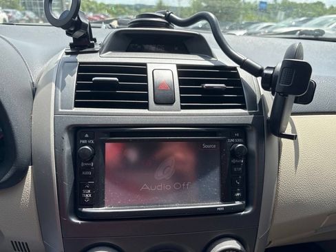 Used 2013 Toyota Corolla LE FWD image 18