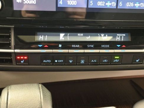 Used 2024 Toyota Sienna XLE image 21