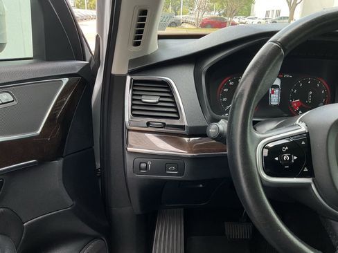 Used 2017 Volvo XC90 T6 Momentum w/ Vision Package image 28
