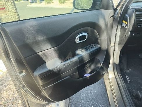 Used 2018 Kia Soul + FWD image 11