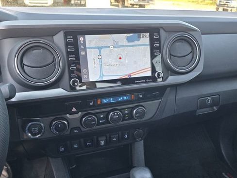 Used 2022 Toyota Tacoma TRD Off-Road w/ TRD Premium Off Road Package image 11