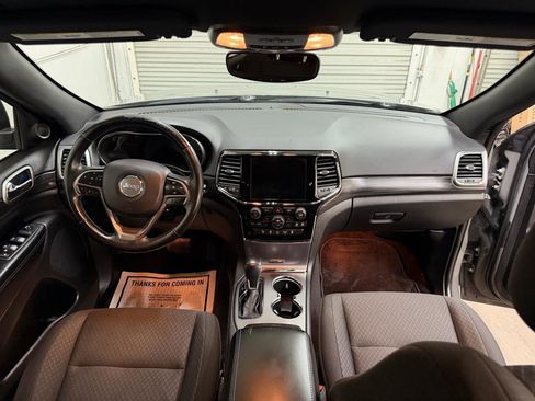 Used 2019 Jeep Grand Cherokee Laredo RWD image 40