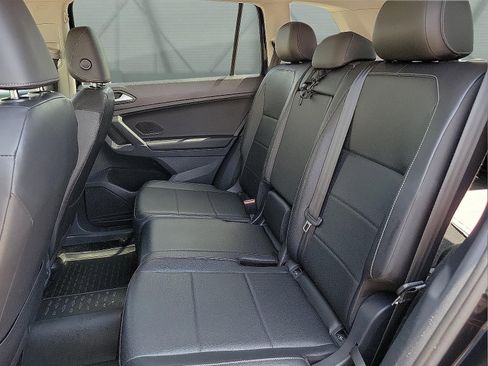 Used 2020 Volkswagen Tiguan SE image 8
